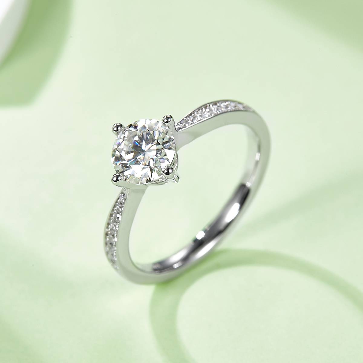Straight arm micro inlaid four claw S925 silver plated platinum Moissanite women's ring 1 carat D-grade
